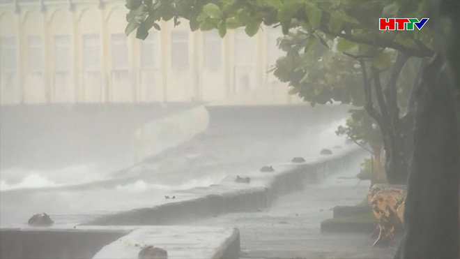 Bão Rai mạnh lên cấp cao nhất khi đổ bộ Philippines