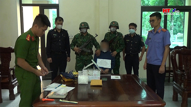 Bắt đối tượng vận chuyển 01kg ma túy đá