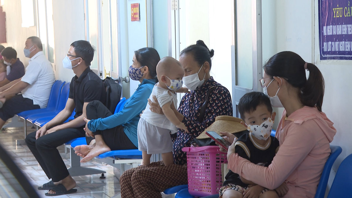 Bệnh nhi tăng đột biến khi thời tiết giao mùa