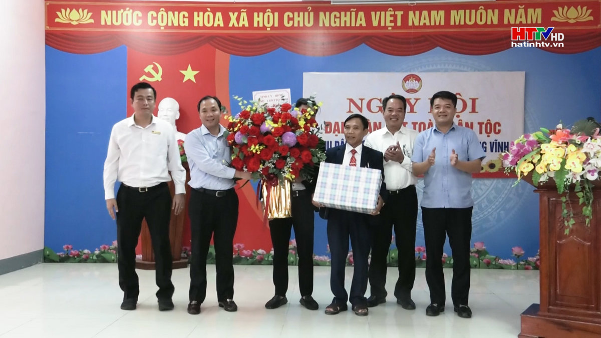 Bí thư Tỉnh ủy dự ngày hội Đại đoàn kết tại thôn Tiền Phong, huyện Đức Thọ