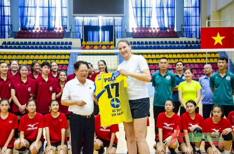 Mùa bóng chuyền sôi động nhờ ngoại binh