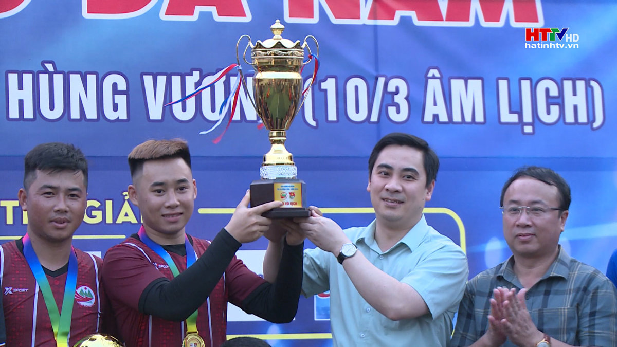 Bế mạc giải bóng đá nam thị xã Hồng Lĩnh