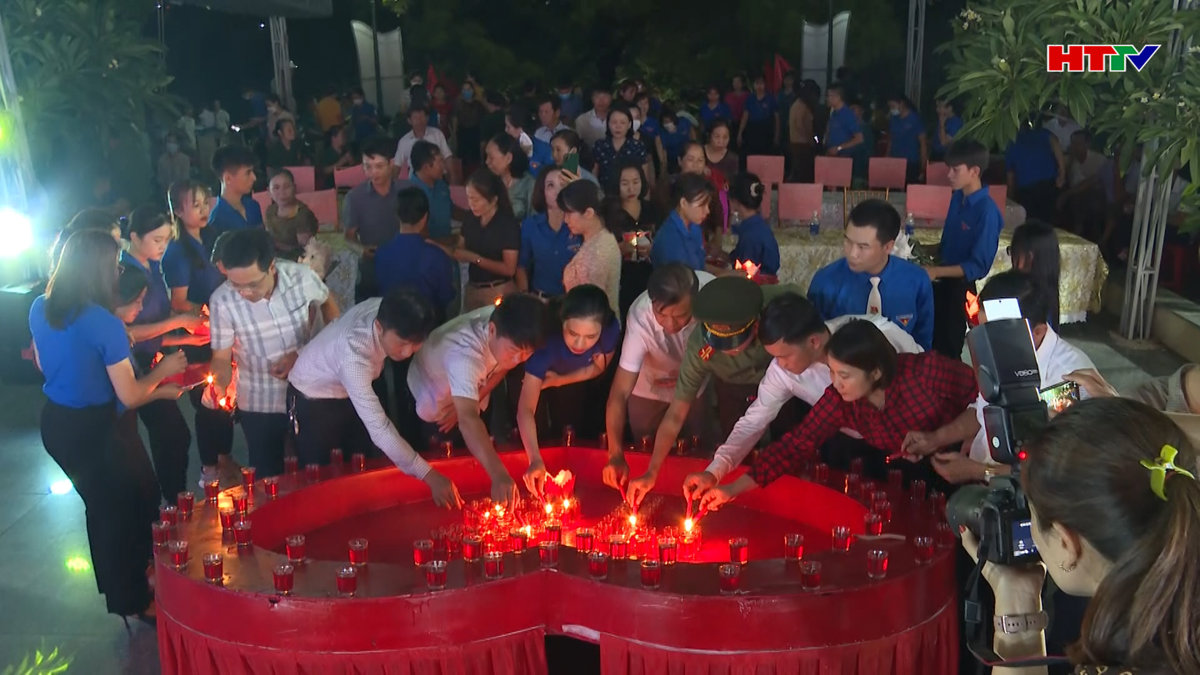 Tuổi trẻ Cẩm Xuyên thắp nến tri ân các anh hùng liệt sỹ