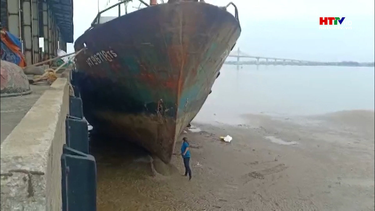 Cảng cá Xuân Hội bồi lắng gây khó khăn cho ngư dân