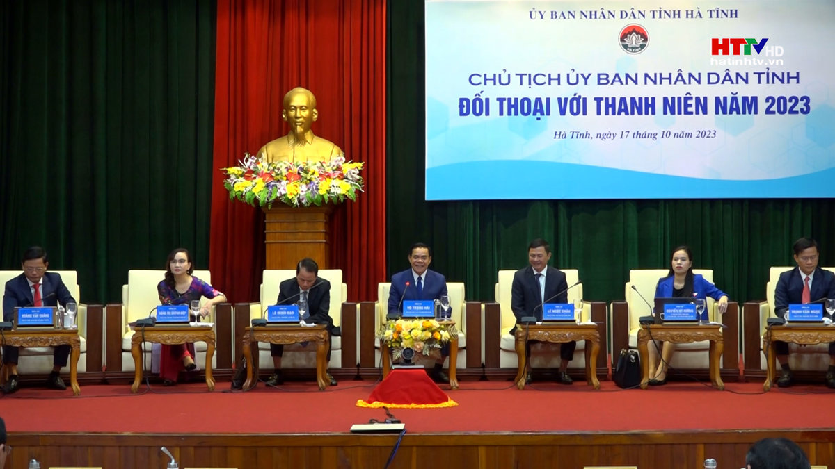 Chủ tịch UBND tỉnh đối thoại với 5000 đoàn viên, thanh niên