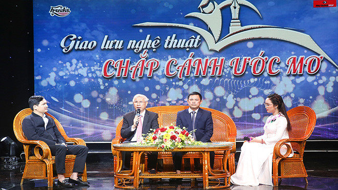 114 sinh viên nghèo được nhận học bổng của Quỹ hỗ trợ học sinh đạt điểm cao