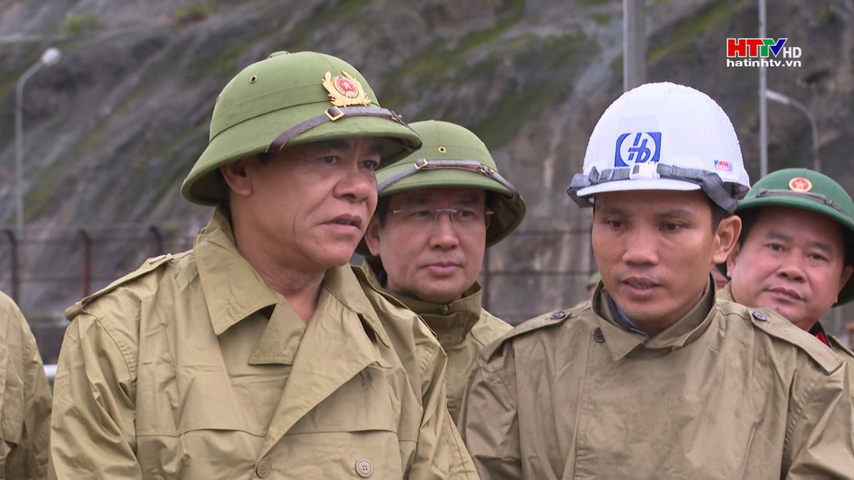 Chủ tịch UBND tỉnh kiểm tra tình hình mưa lũ tại Hương Khê