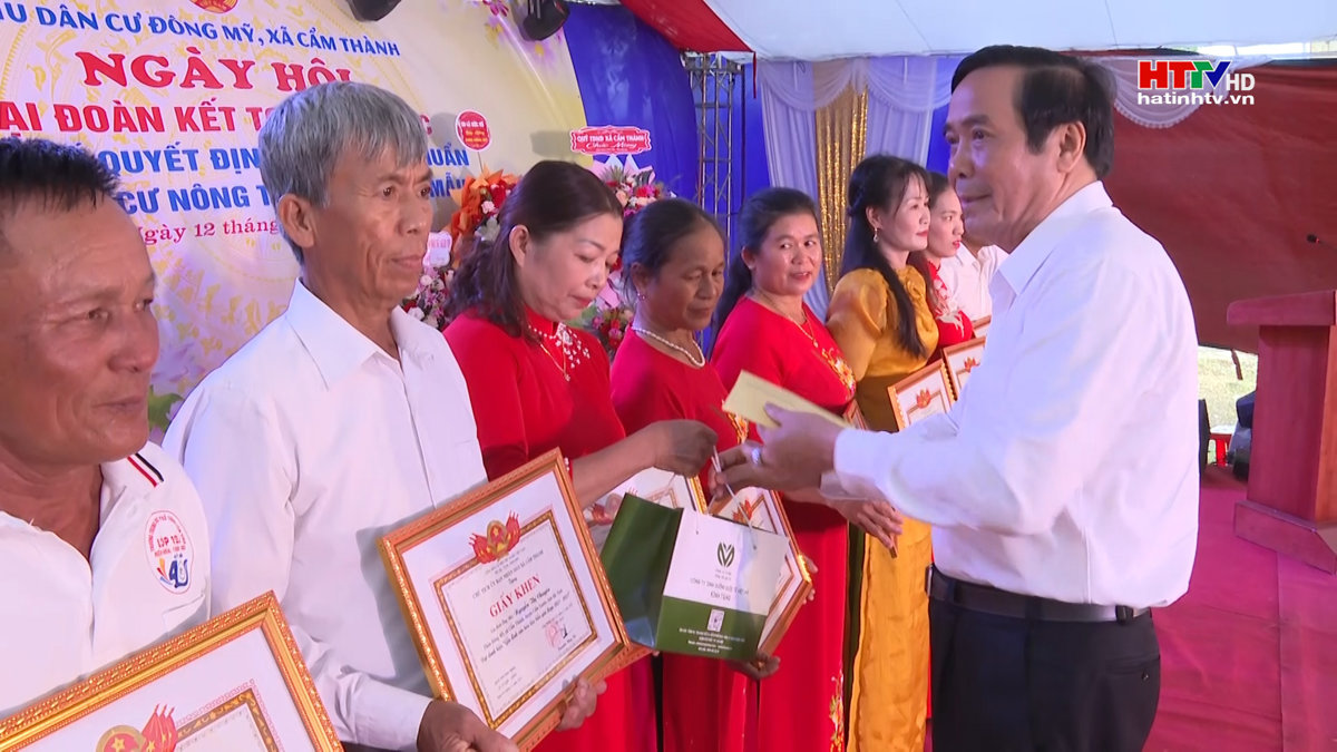 Chủ tịch Hội Người cao tuổi Việt Nam dự ngày hội ĐĐK tại Cẩm Xuyên