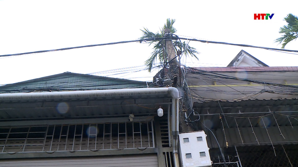 Cột điện xuống cấp người dân lo lắng