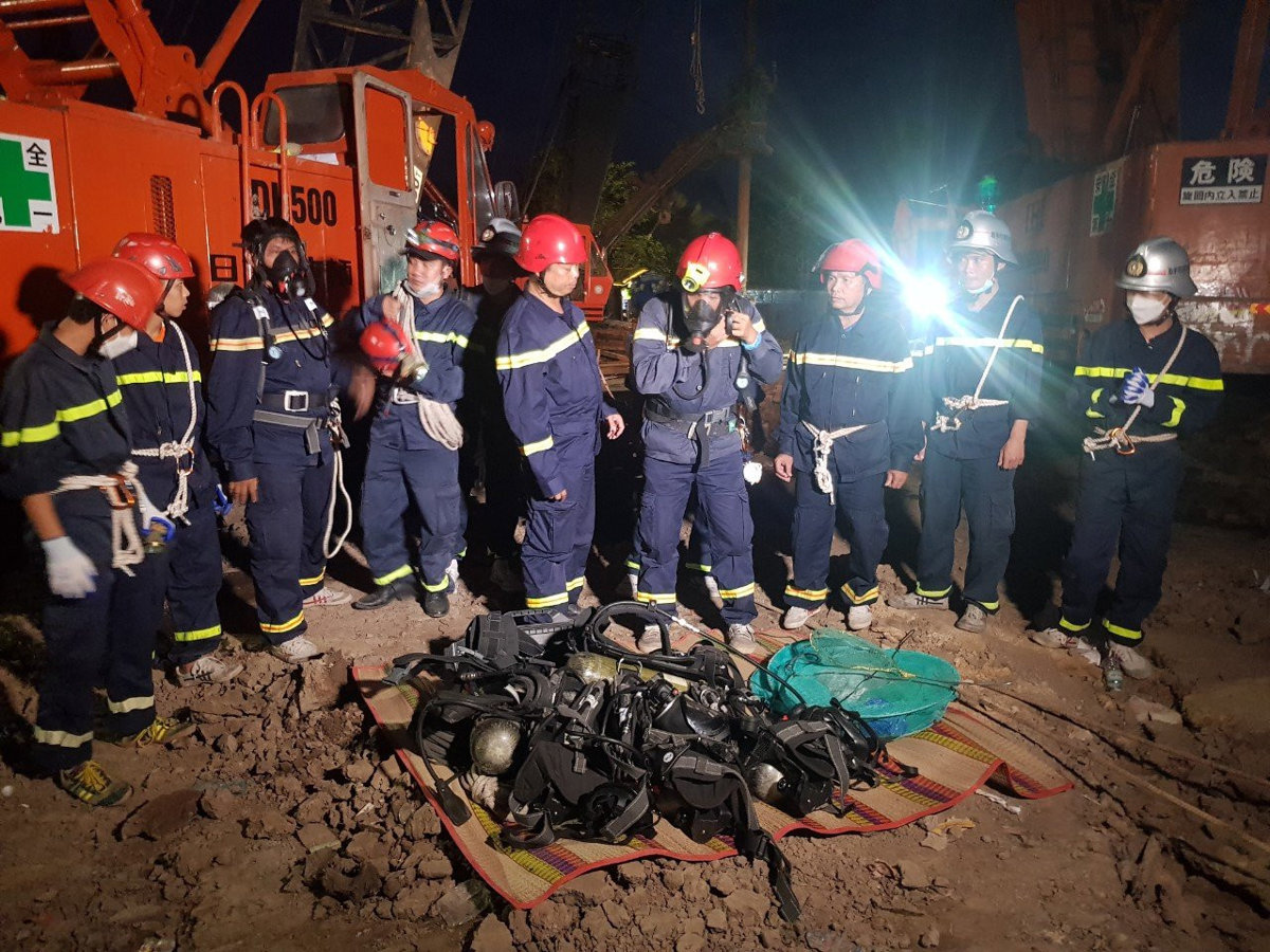 Vụ bé trai lọt xuống trụ bê tông sâu 35m: Đưa được thi thể nạn nhân lên mặt đất