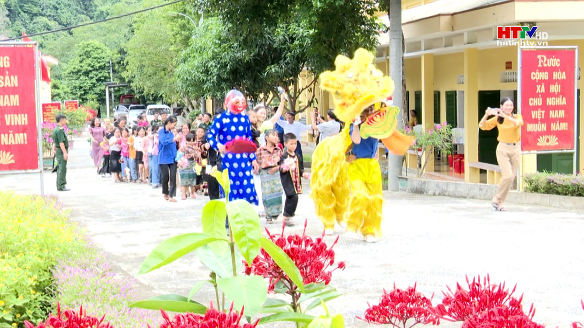 Thiếu nhi dân tộc Chứt vui ngày hội Trung Thu