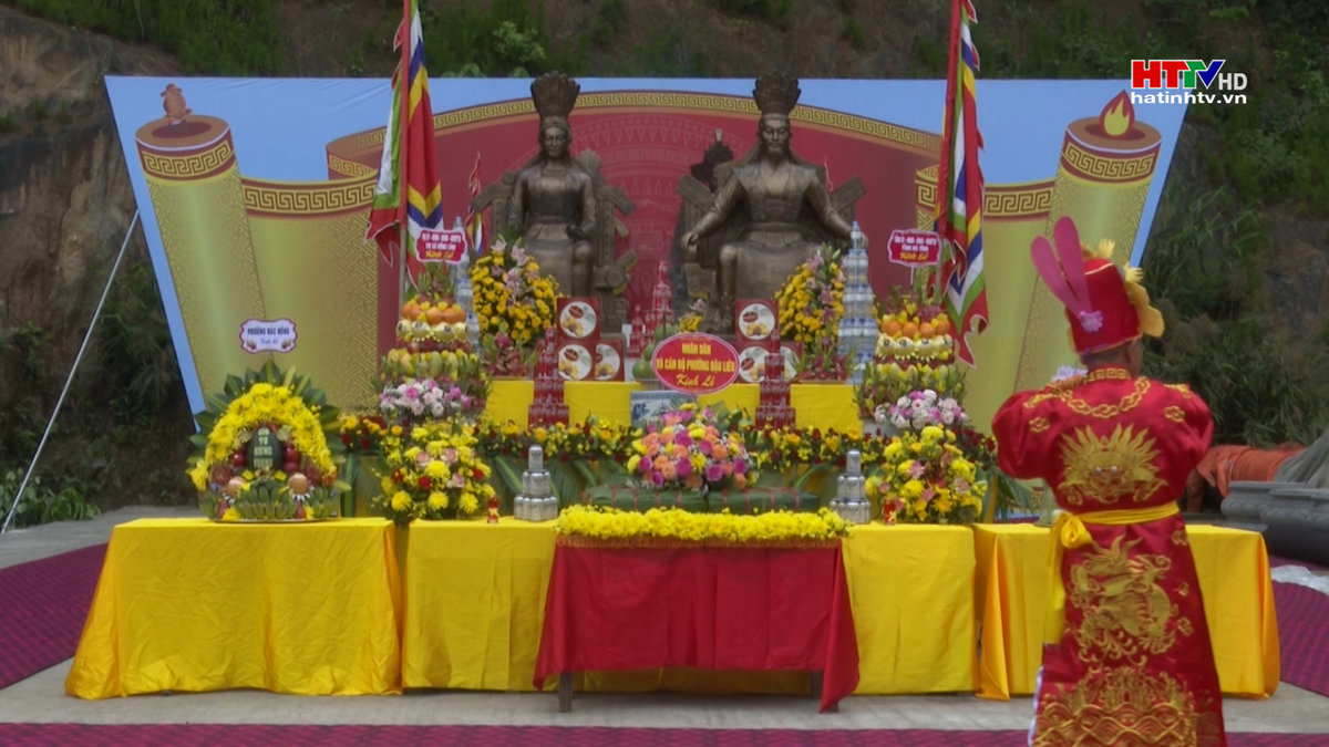 Dâng vật phẩm và lễ tế Kinh Dương Vương và các Vua Hùng