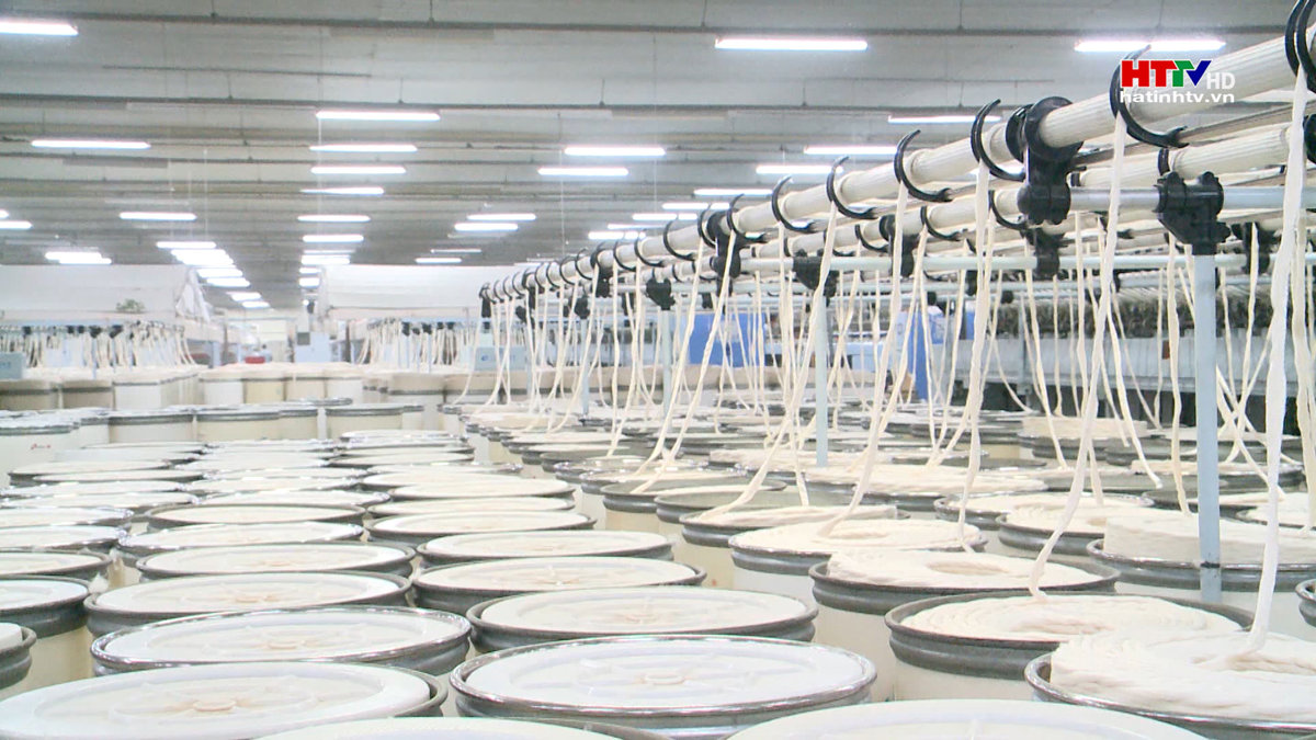 Dệt may tăng trưởng cao trong bối cảnh xuất khẩu sụt giảm