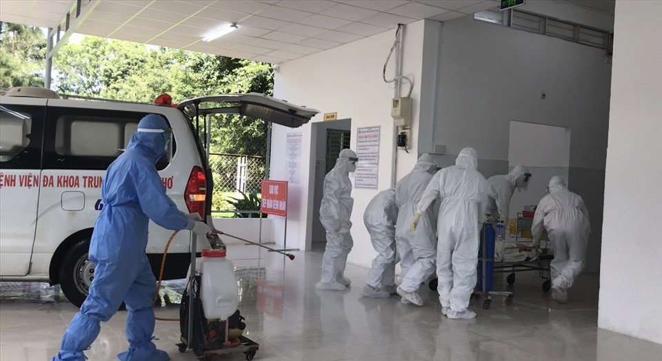 Dịch COVID-19 nguy cơ tái bùng phát, loạt bệnh viện dã chiến được kích hoạt