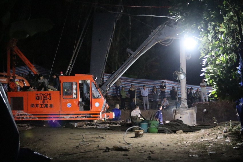 Vụ giải cứu bé trai 10 tuổi rơi xuống trụ bê tông sâu 35m: Chưa tiếp cận được nạn nhân