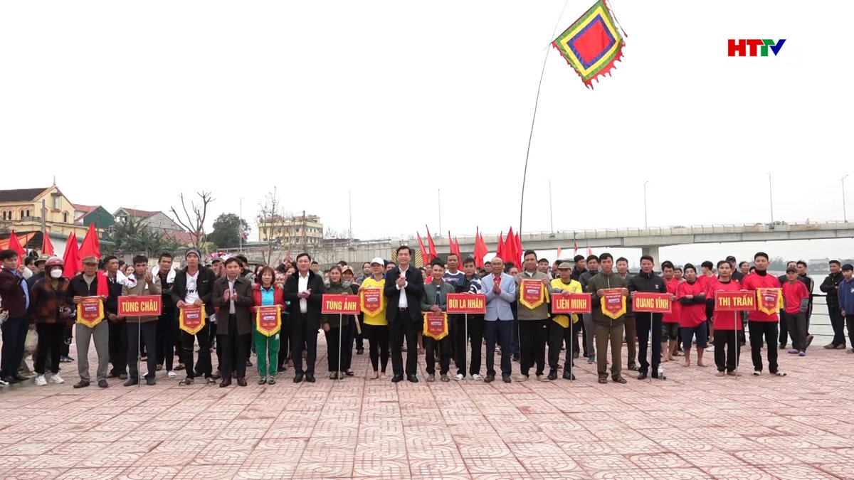 Lễ hội đua thuyền truyền thống Đức Thọ tạo khí thế đầu năm