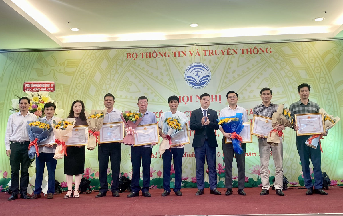 Đài PT&TH Hà Tĩnh được Bộ Thông tin tặng Bằng Khen.