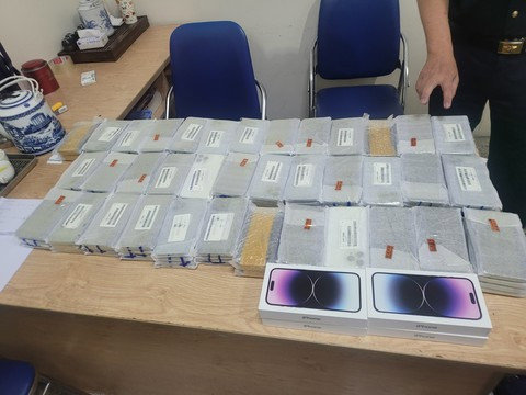 Khởi tố đối tượng vận chuyển trái phép lô điện thoại iPhone trị giá 10 tỷ về Việt Nam