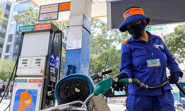 Giá xăng "lập đỉnh", bộ Tài chính tính giảm kịch khung thuế bảo vệ môi trường với xăng dầu
