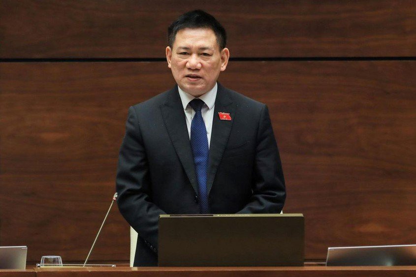 Giá xăng lập đỉnh kỷ lục, Bộ trưởng bộ Tài chính nói gì?