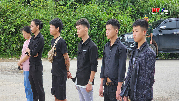 Bàn giao 6 công dân được giải cứu tại Lào