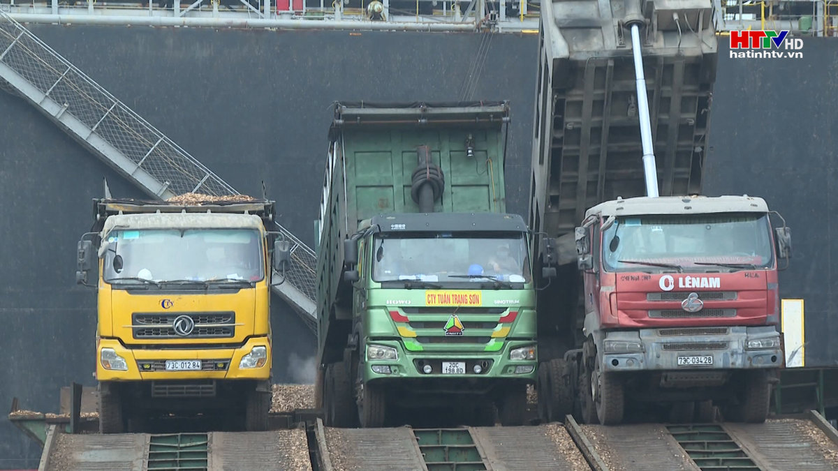 Bộ Tài Chính đề xuất giảm 50% phí giao thông vận tải