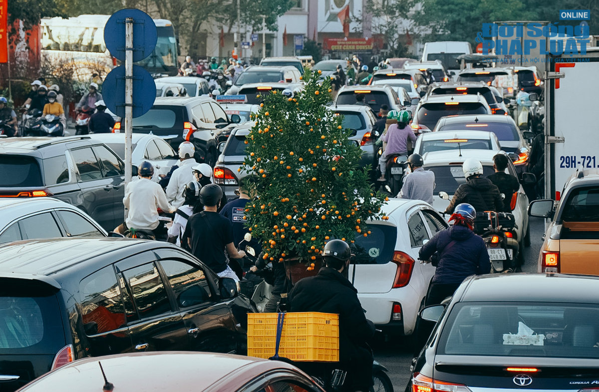 Hà Nội: Giao thông ùn tắc nghiêm trọng dịp cận Tết Nguyên đán 2023