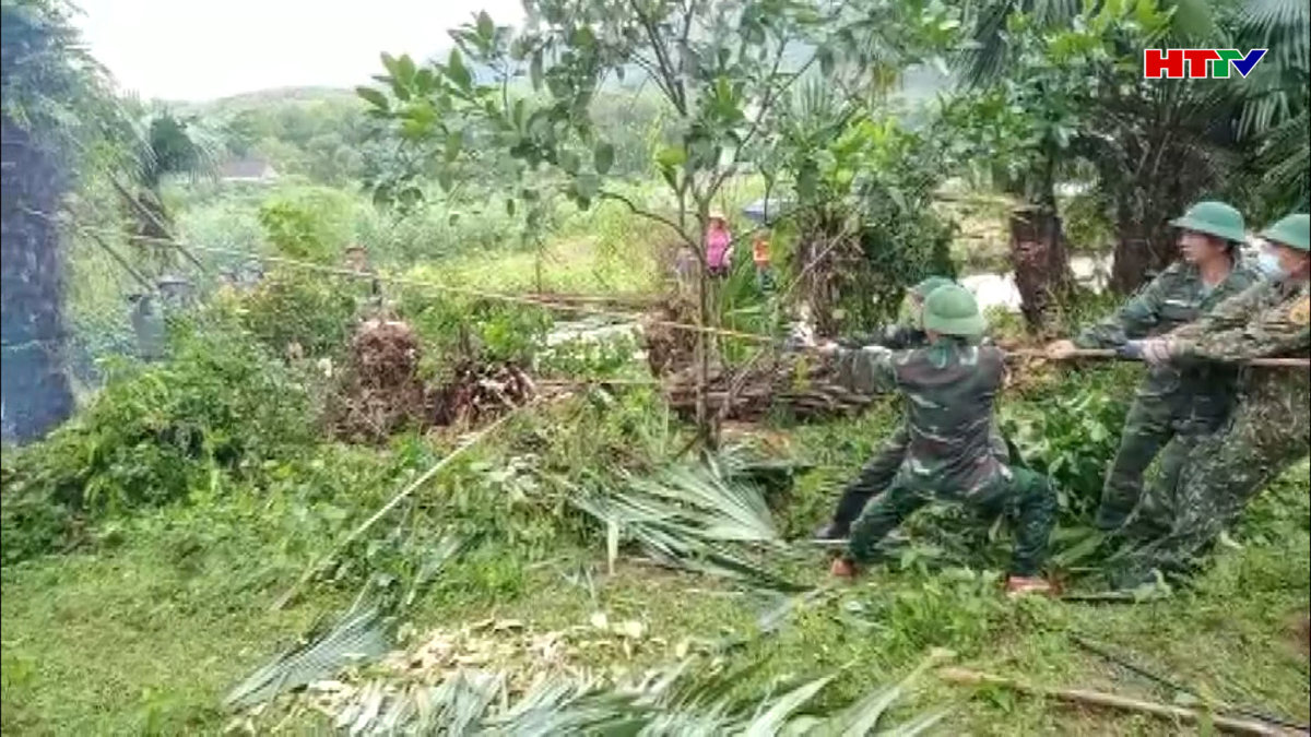 Biên phòng giúp dân khắc phục hậu quả lốc xoáy