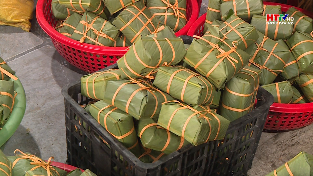 Các cơ sở làm bánh chưng tăng tốc phục vụ thị trường Tết
