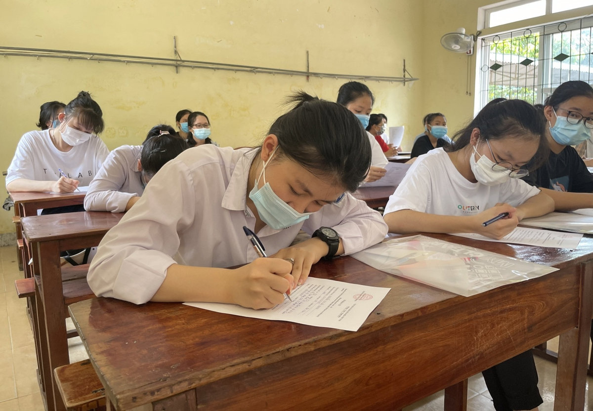 Hà Tĩnh đặc cách công nhận Học sinh giỏi tỉnh cho 77 học sinh.