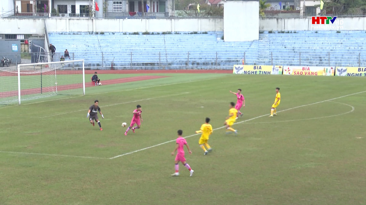 Hồng Lĩnh Hà Tĩnh dừng bước ở tứ kết giải bóng đá U.21 quốc gia