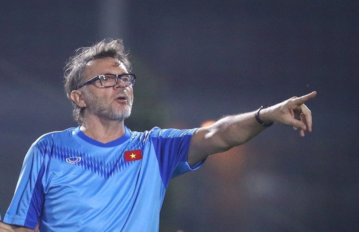 HLV Philippe Troussier áp dụng thói quen độc lạ cho U23 Việt Nam
