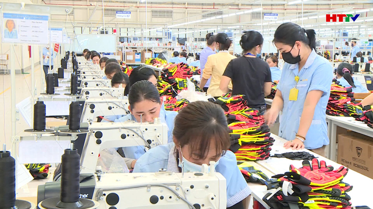 Gần 300 lao động Hà Tĩnh được hỗ trợ tiền thuê nhà