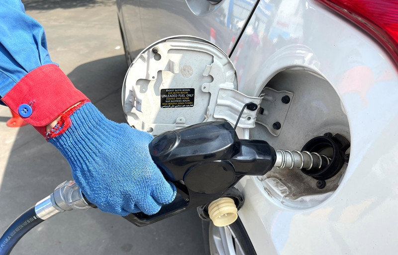 Giá xăng giảm mạnh, trượt mốc 25.000 đồng/lít