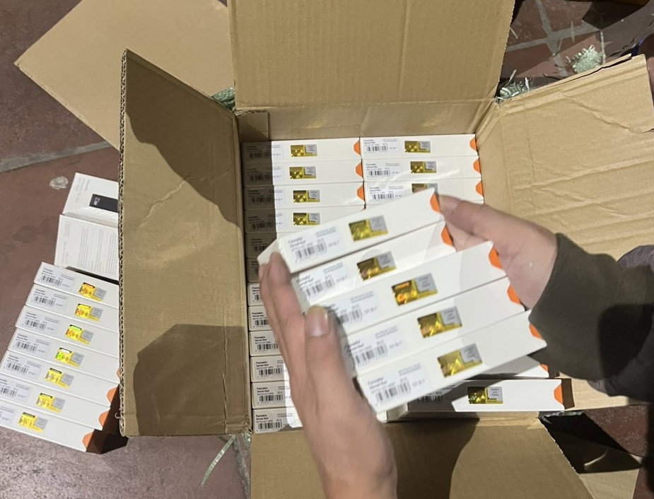 Hà Nội: Phát hiện lô hàng gần 9.000 sản phẩm thuốc lá điện tử không rõ nguồn gốc