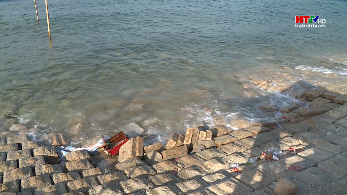 Hơn 13 tỷ đồng khắc phục sự cố hư hỏng kè biển Cẩm Nhượng