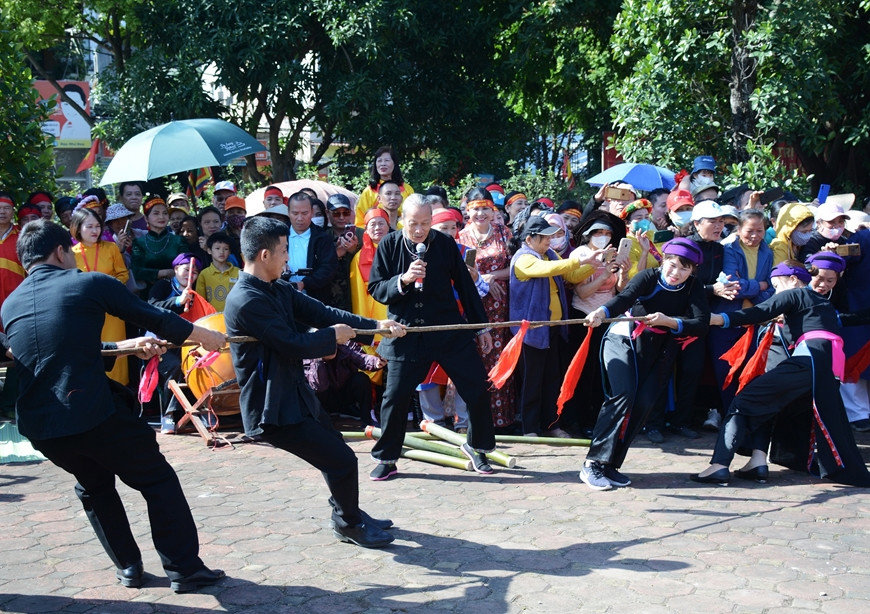Di sản thế giới kéo co “tỏa sáng” trong thành phố sáng tạo Hà Nội