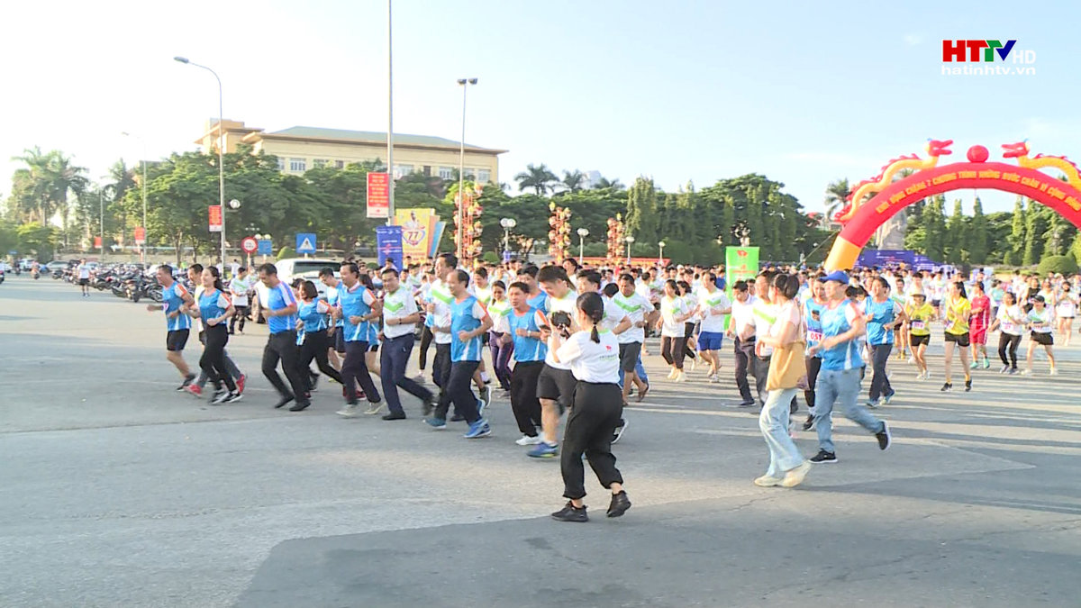 Khởi động chương trình "Những bước chân vì cộng đồng"