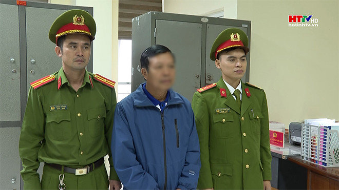 Khởi tố đối tượng “Lạm quyền trong khi thi hành công vụ”