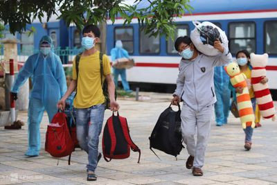 Thủ tướng yêu cầu các địa phương không gây khó khăn cho người dân về quê ăn Tết