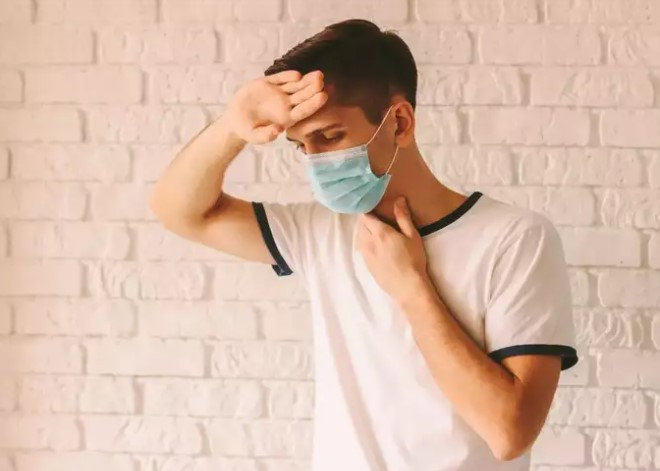 Làm cách nào để phân biệt Omicron và dị ứng?