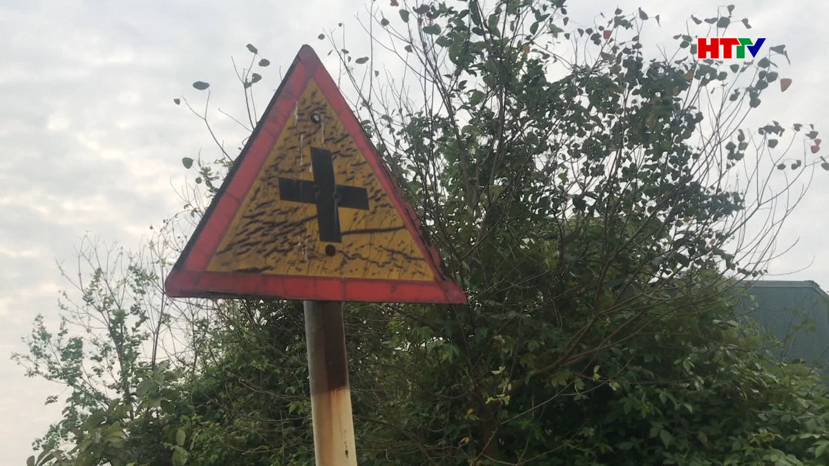 Bất cập biển báo giao thông ở Hà Tĩnh