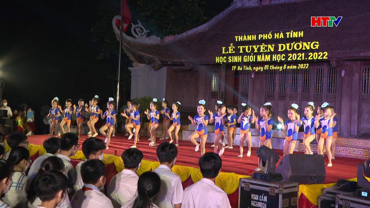 Hà Tĩnh tuyên dương học sinh giỏi