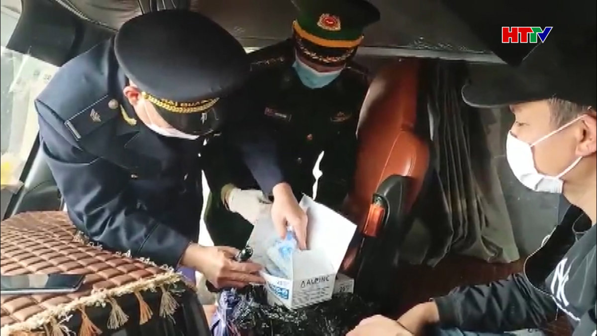 Thu giữ 300 bộ kit test Covid - 19 không rõ nguồn gốc