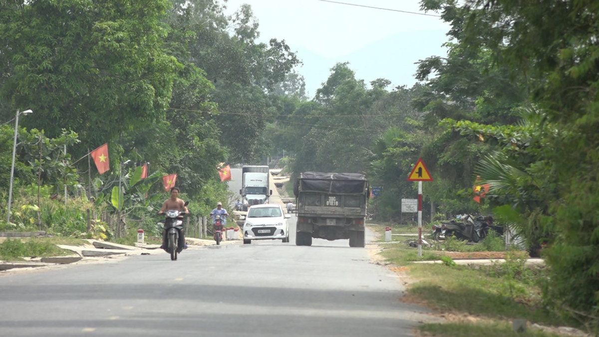 Vì sao tai nạn giao thông gia tăng trên QL15A