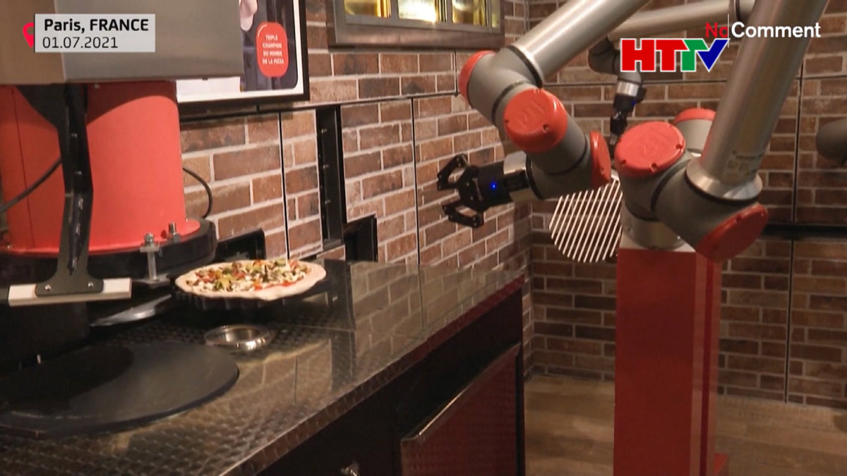 Robot làm bánh pizza ở Italy