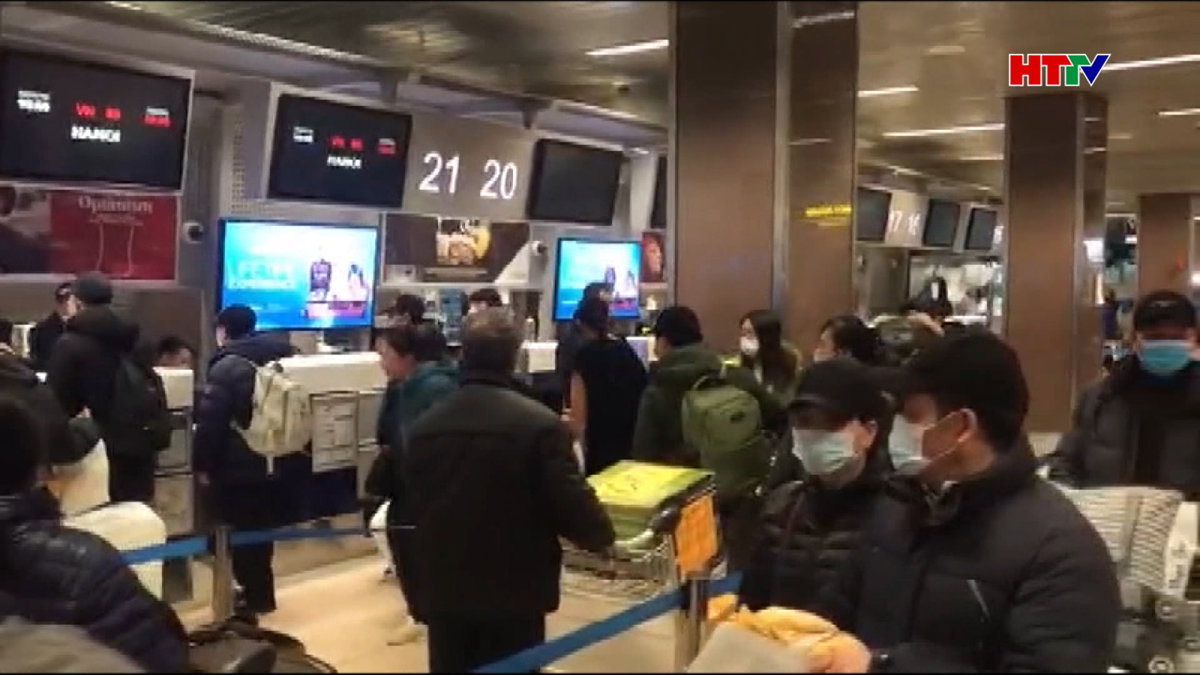 Chuyến bay cuối cùng đưa người Việt sơ tán từ Romania về Việt Nam