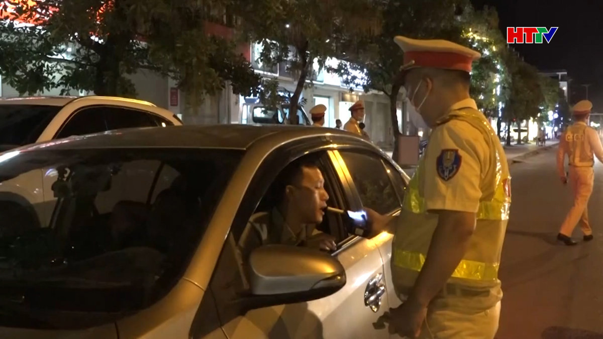 Hà Tĩnh xử phạt 1.400 trường hợp vi phạm ATGT