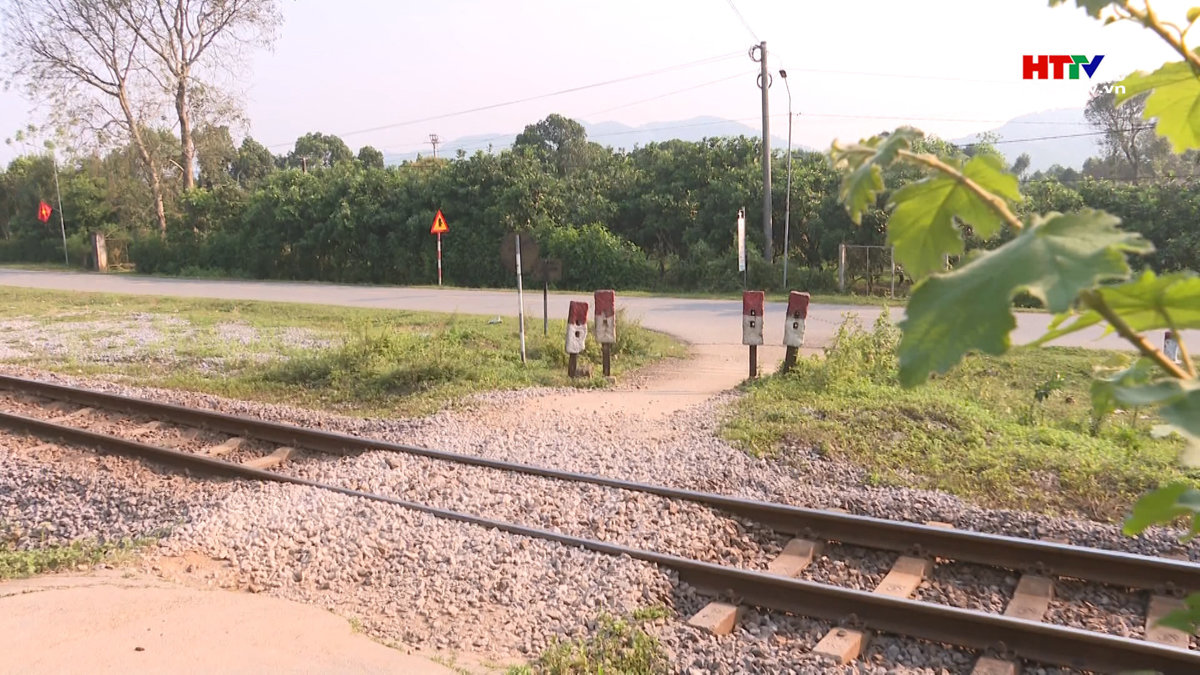 Hà Tĩnh: Xóa lối đi tự mở qua đường sắt được 11/101