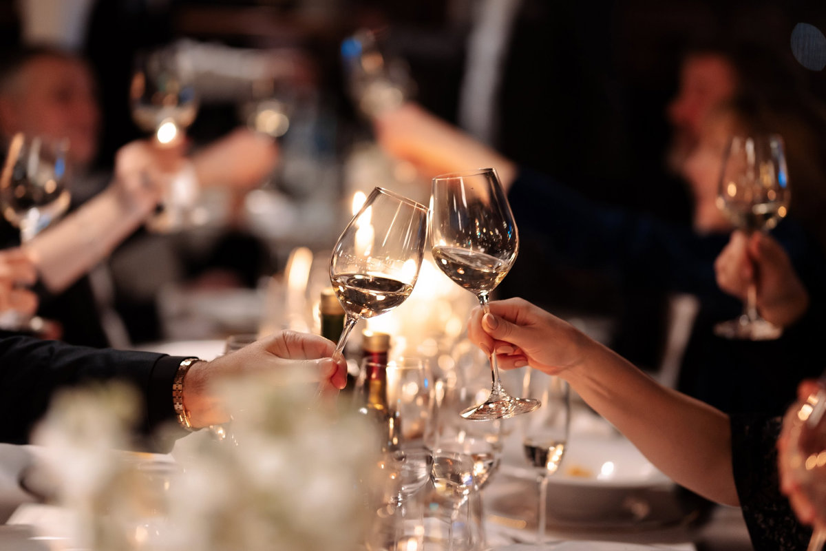 Lý do bạn nên uống một ly rượu vang mỗi ngày